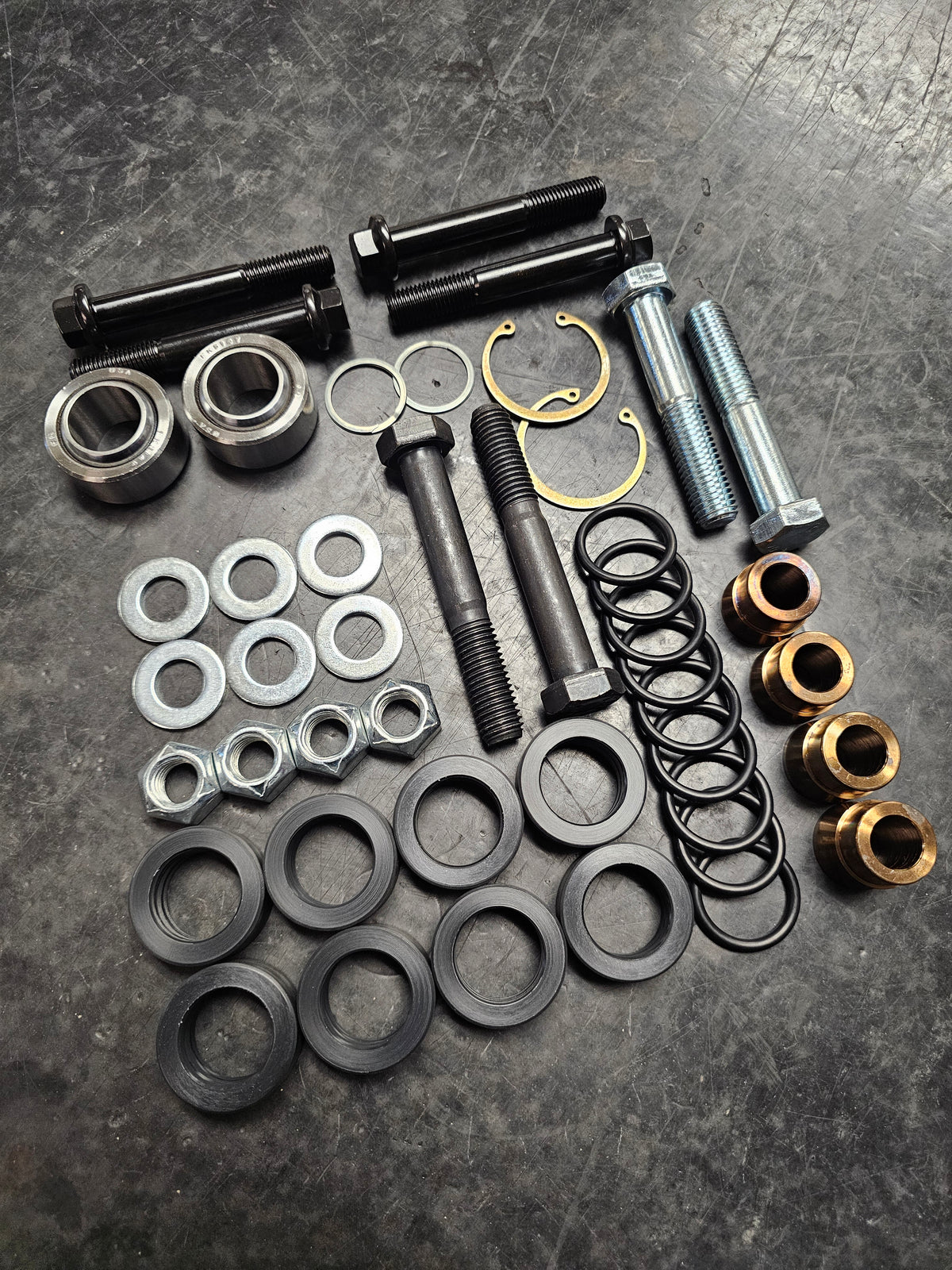 Maverick R Pro Series Lower A-Arm Wearable Item Kit — Large