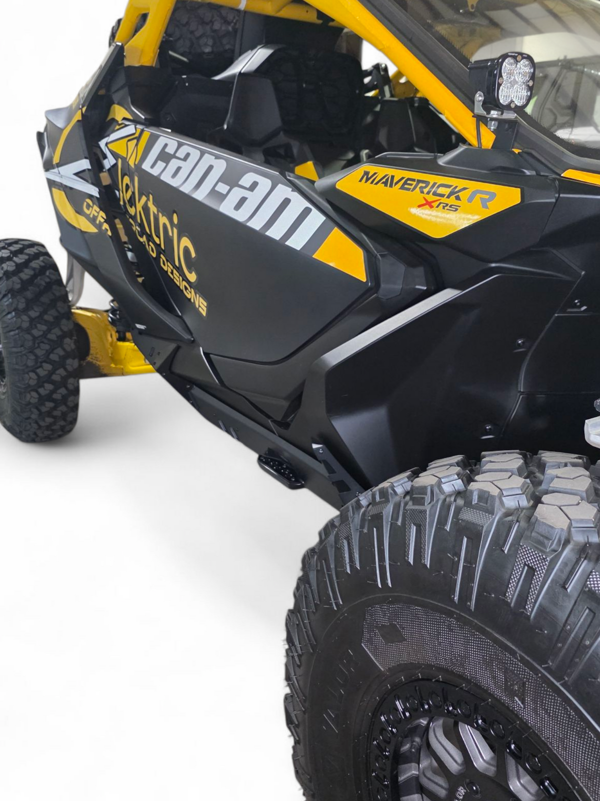 Elektric RVRGA0001 two-seat Maverick R rock slider and step detail