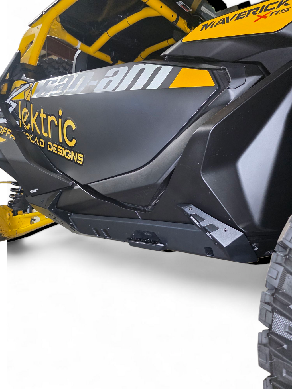 Elektric RVRGA0001 Volt rock sliders installed on two-seat Can-Am Maverick R