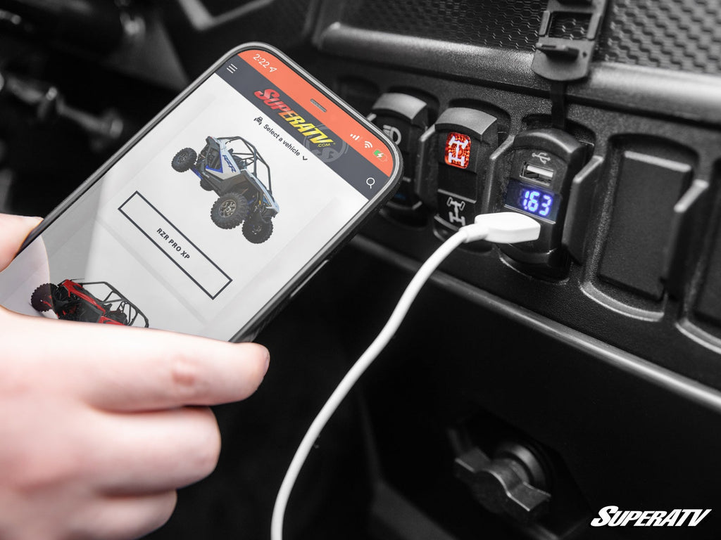 SuperATV 12 V UTV voltmeter and dual USB charger – view 2
