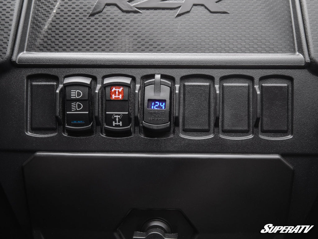 SuperATV 12 V UTV voltmeter and dual USB charger – view 3